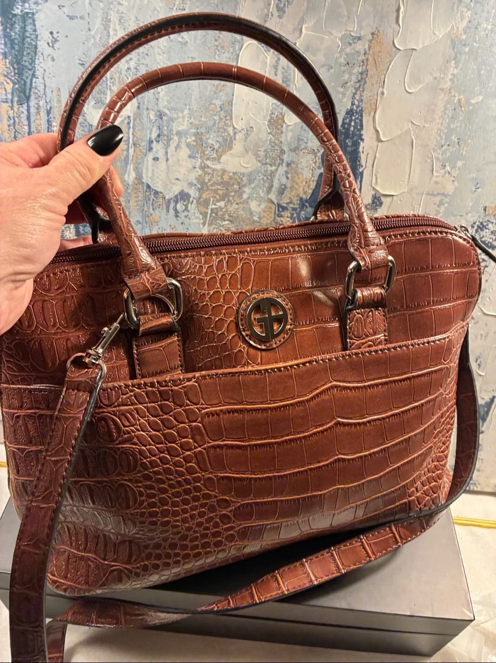 NWOT GianiBernini Elegant Brown Croc-Embossed Leather Satchel - Designer Style